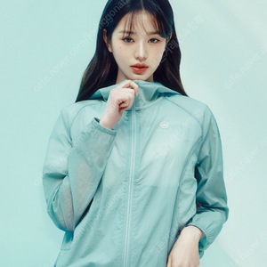 아이더 바람막이 시어 여성 경량 자켓 (장원영 착용) M 10만원 팝니다