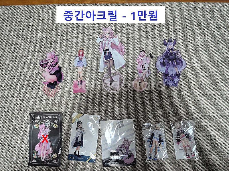 홀로라이브 , 블루아카이브 아크릴 및 굿즈 팝니다.--7