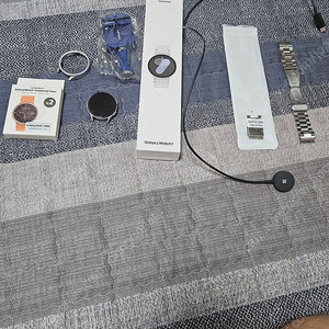 갤럭시워치 7 44mm 실버 팔아요 상태 기스 흡집 없음 S급 실사용 한달 쿨거 원해요 급처합니다