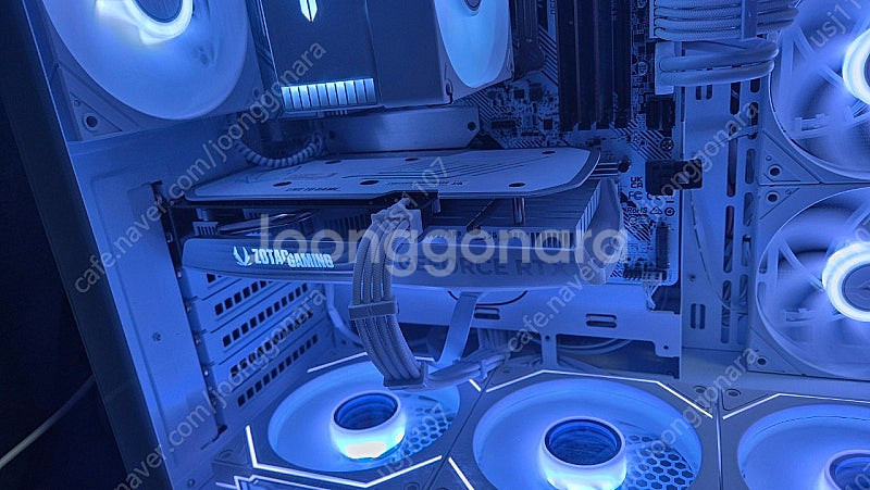 조텍 zotac rtx4060 화이트--2
