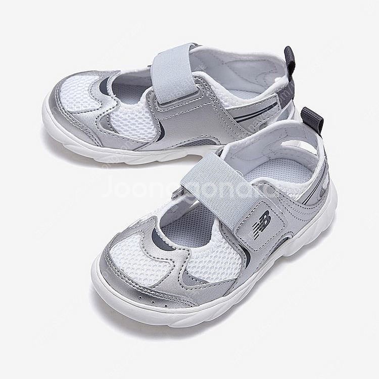 (키즈) 뉴발란스 프리들 920 샌들 실버 230 사이...--0