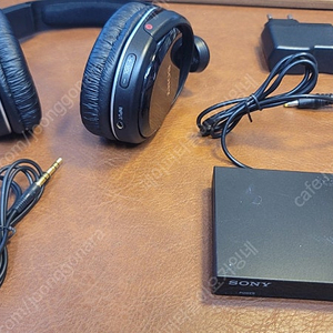 소니 무선 헤드폰 MDR-HW300(2.4ghz연결임. 블루투스아님)