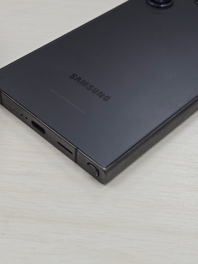 갤럭시 S24울트라 블랙색상 256용량 상태좋은 가성비 단말기 79만 판매합니다 이미지