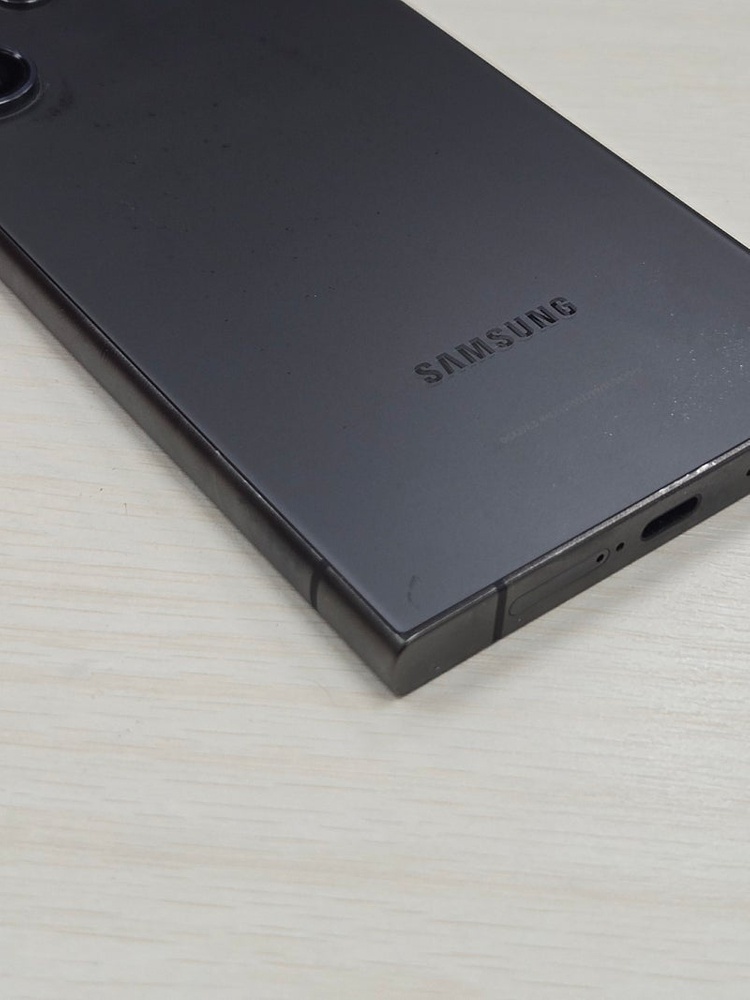 갤럭시 S24울트라 블랙색상 256용량 상태좋은 가성비 단말기 79만 판매합니다 이미지