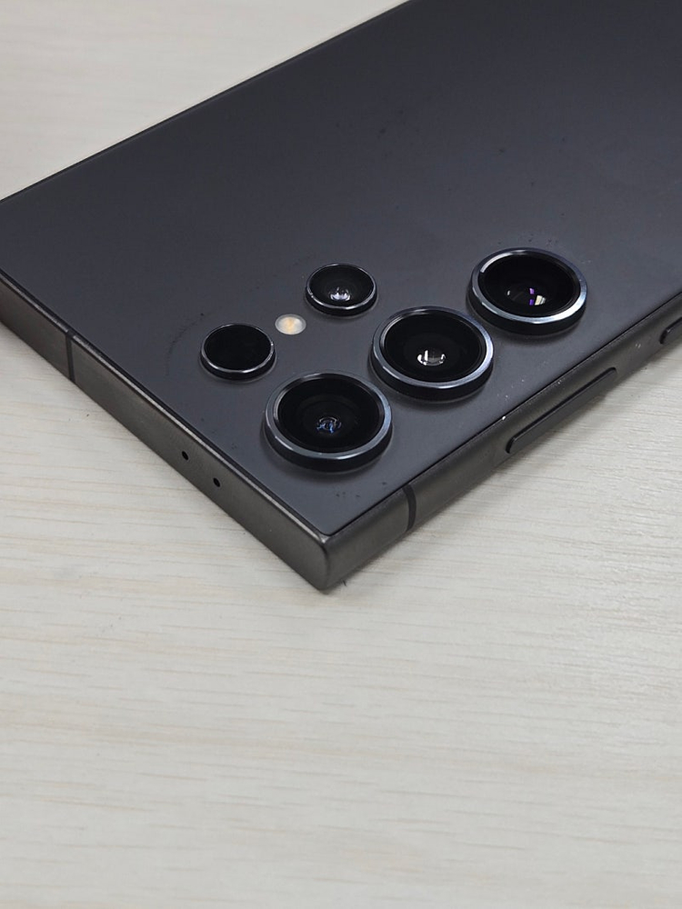 갤럭시 S24울트라 블랙색상 256용량 상태좋은 가성비 단말기 79만 판매합니다 이미지