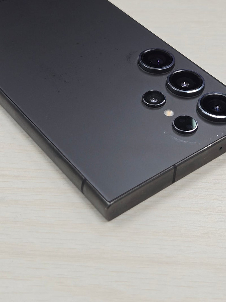 갤럭시 S24울트라 블랙색상 256용량 상태좋은 가성비 단말기 79만 판매합니다 이미지