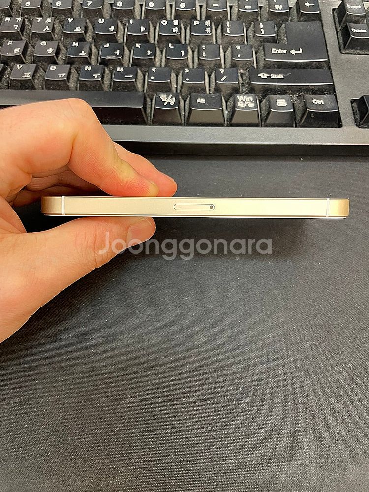 아이폰SE 골드 32GB 해외판 가성비좋은 중고10만팝...--4