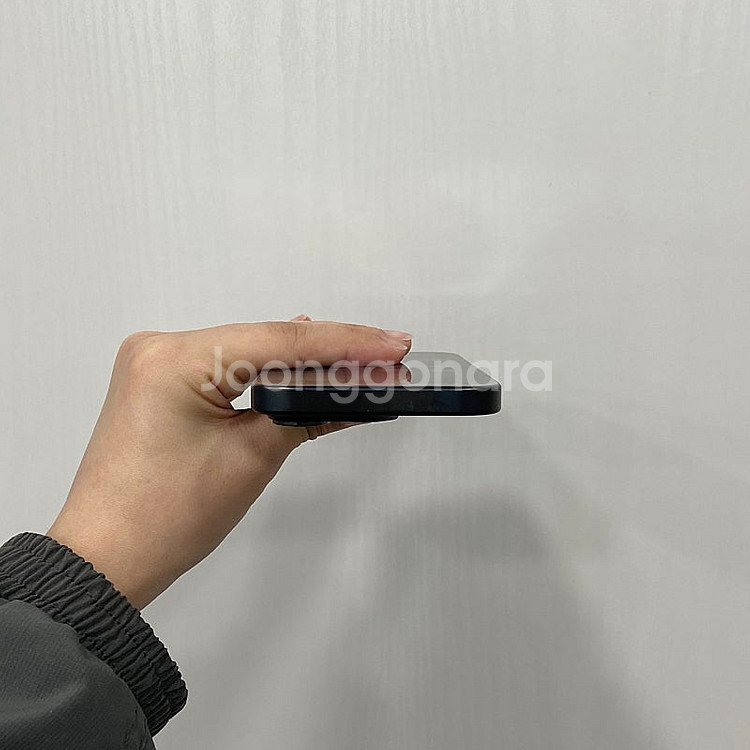 06473 아이폰15프로 블랙티타늄 256GB A급 부...--3