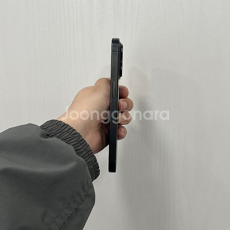 06473 아이폰15프로 블랙티타늄 256GB A급 부...--6