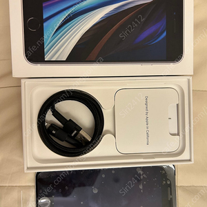 아이폰 SE2 64GB White 풀박스 팝니다.