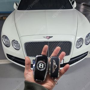 벤틀리 플라잉스퍼 구형 클래식 자동차키를 최신 고급형 LCD 액정 디지털 스마트키로 업그레이드 이식 개조 제조사 벤틀리 전용 로고 맞춤형 제작 전국 전지역 구매 상담 문의 환영
