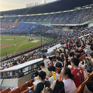 [잠실야구장] LG트윈스 vs 한화이글스 5/28 수 3루 응원단석 부근 레드 223 통로 2연석
