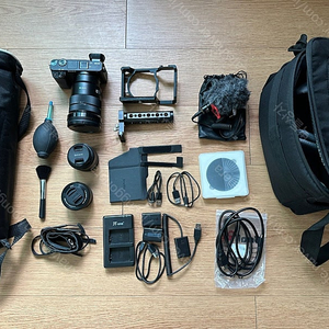 소니 a6400 / 18-105 f4.0 줌렌즈 / 35 f1.8 단렌즈 / 맨프로토 비프리 라이브 삼각대 팝니다