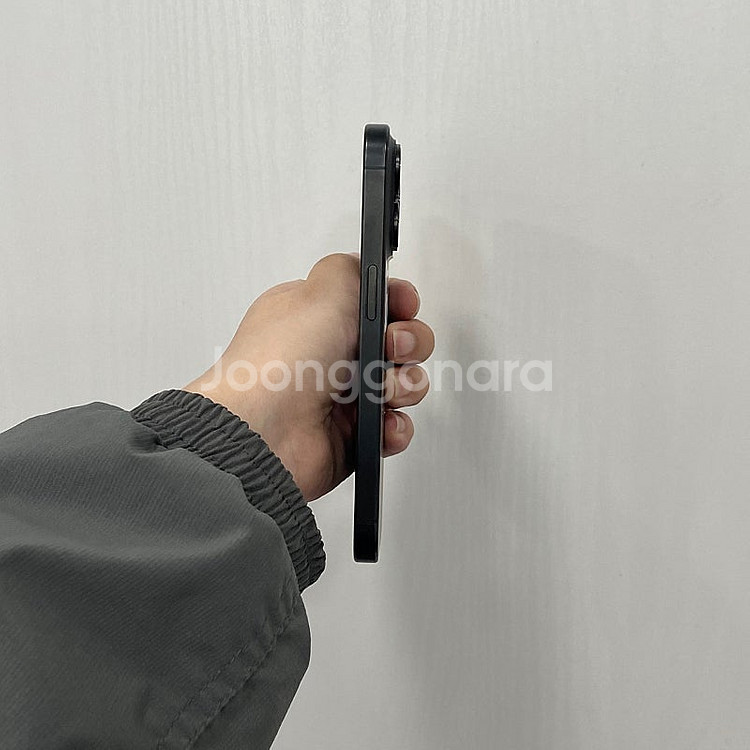 06473 아이폰15프로 블랙티타늄 256GB A급 부...--6