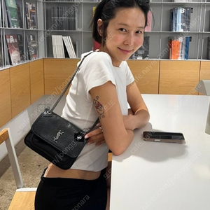 생로랑 니키 미니백 그레인 램스킨 블랙 새상품