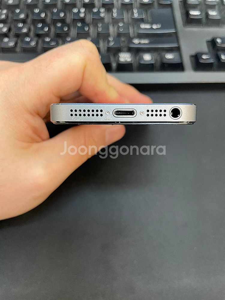 아이폰5S 그레이 16GB 해외판 가성비좋은 중고8만팝...--5