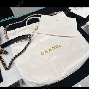 샤넬 22 스몰 핸드백