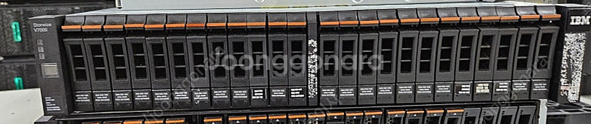 IBM Storwize V7000 2.5 24BAY(2...--0