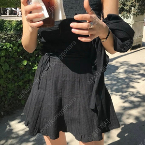 타낫 Ripple back tie sleeveless top 리플 백 타이 슬리브리스