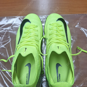 나이키 풋살화, 축구화
