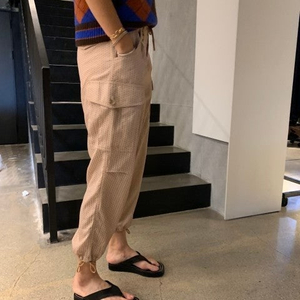 소윰 soyoom 조거 팬츠 바지 이미지