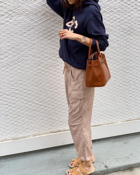 소윰 soyoom 조거 팬츠 바지 이미지