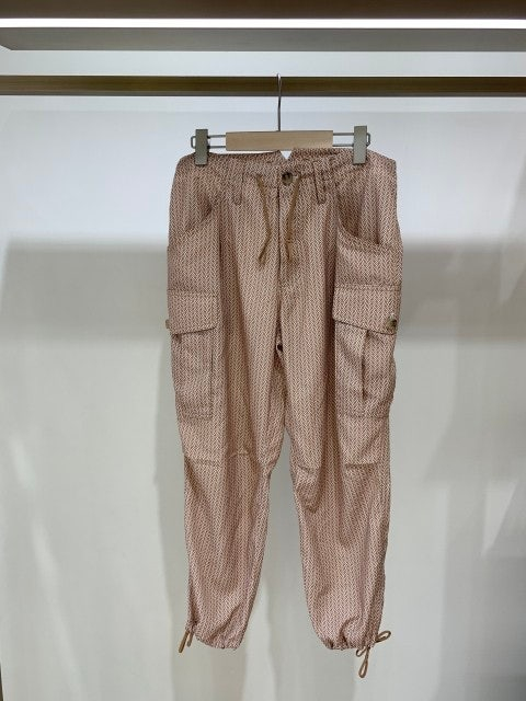 소윰 soyoom 조거 팬츠 바지 이미지