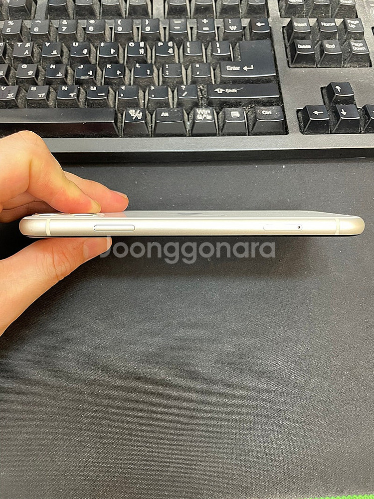 아이폰11 화이트 64GB 사설교체 상태좋은 중고15만...--4