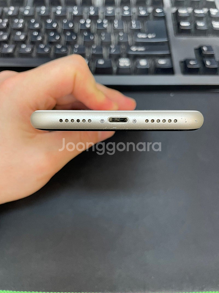 아이폰11 화이트 64GB 사설교체 상태좋은 중고15만...--5