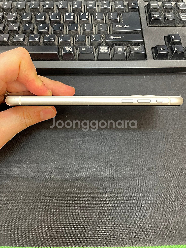 아이폰11 화이트 64GB 사설교체 상태좋은 중고15만...--6