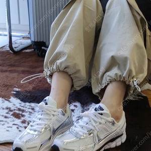 나이키 줌보메로5 메탈릭 실버 240 새상품