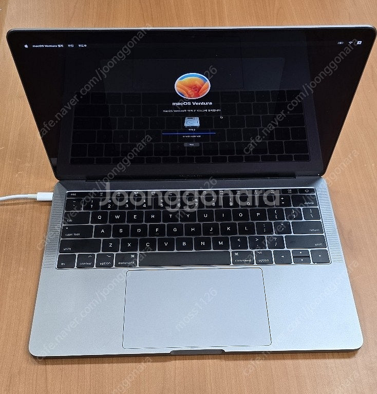 MacBookPro Core i5 2.3 13 inch...--6