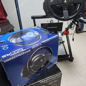 레이싱휠 트러스트마스터 T300RS+TH8A+T3PA-PRO 세트 팝니다.