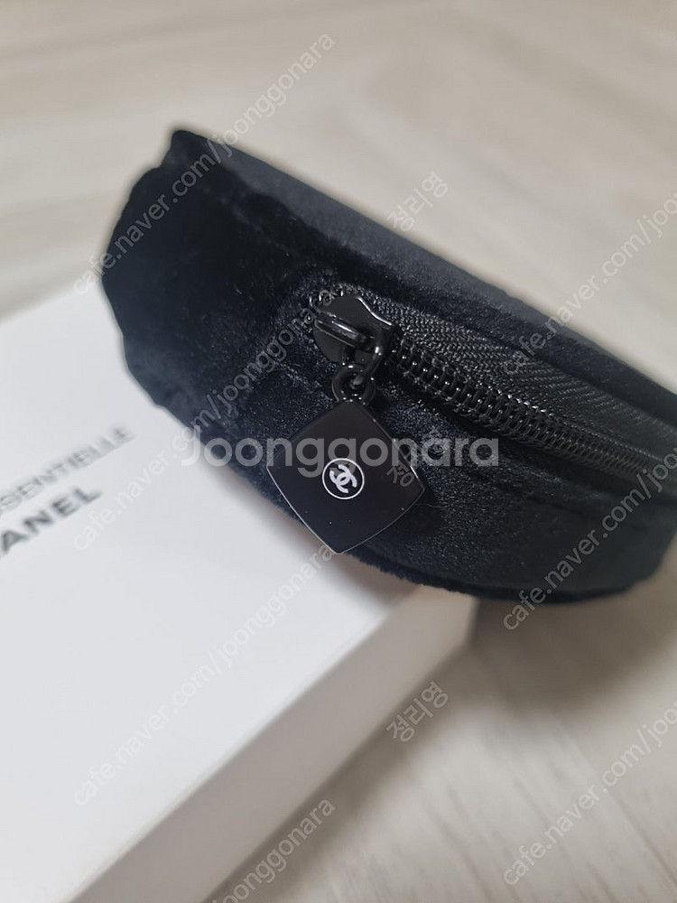 [새상품]샤넬 정품 한정 벨벳 미니 거울 파우치 퍼플--3