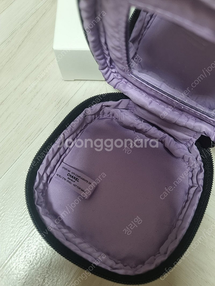 [새상품]샤넬 정품 한정 벨벳 미니 거울 파우치 퍼플--4