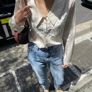 무니드 로우 칼라 블라우스 크림