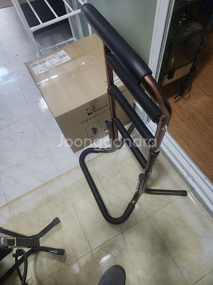 새제품 > 4단 기립지지대/ 이부자리, 침대, 소파, ...--0