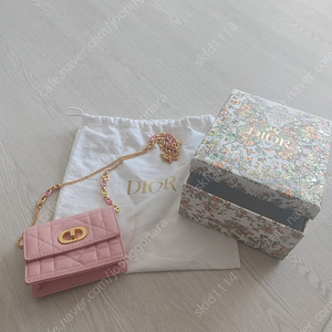 디올 마이크로 카로백 정품