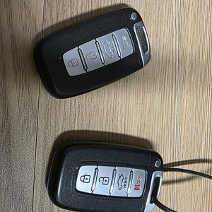기아 자동차 스마트키 두개 판매합니다 리모컨 밧데리는 교체하셔서 사용하셔요