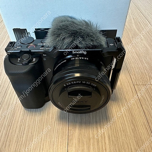 소니 정품 ZV-E10 바디 16-50mm 번들킷 풀셋트로 판매합니다.