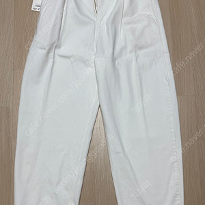 [L] 아트이프액츠(Art if acts) One Tuck Curve Denim Pants_Off White 판매합니다.