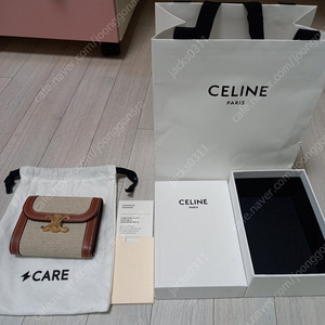 셀린느 트리옹프 플랩반지갑팝니다