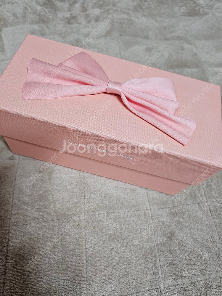 젠틀몬스터 제니선글라스 젠틀살롱 허쉬01(블랙) 팝니다--1