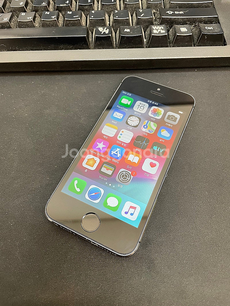 아이폰5S 그레이 16GB 해외판 가성비좋은 중고8만팝...--2