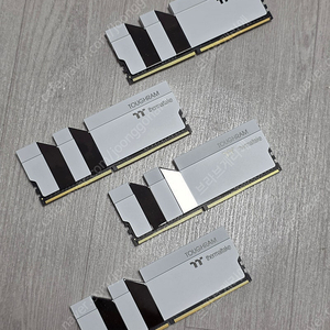 써멀테이크 ddr4 tough 램 3600 cl18 화이트램 8x2 2세트
