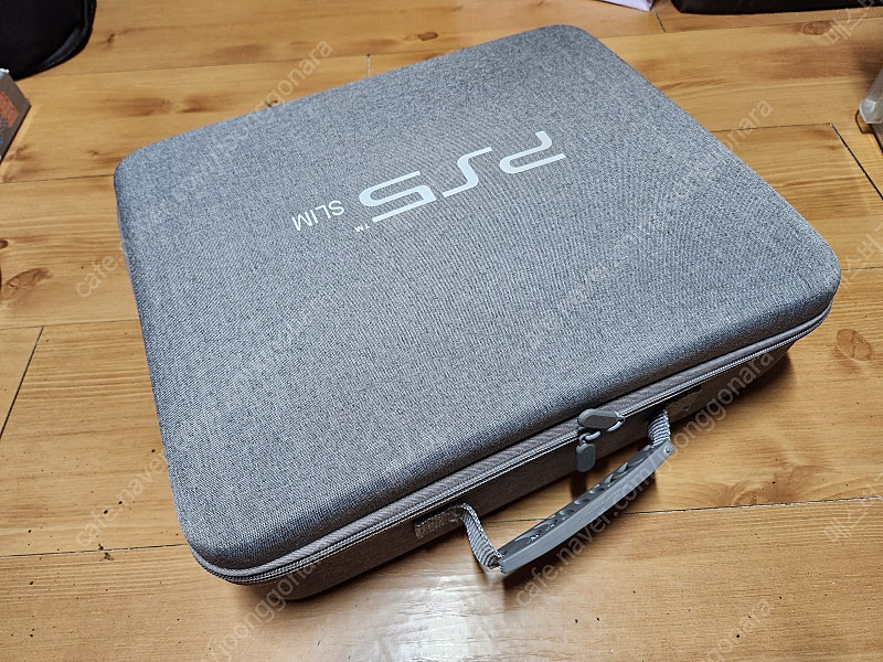 플레이스테이션5 슬림 디스크에디션 CFI-2018 + 슬림 케이스 팝니다.--1