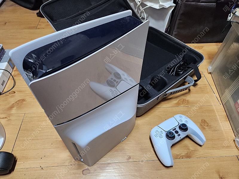 플레이스테이션5 슬림 디스크에디션 CFI-2018 + 슬림 케이스 팝니다.--2