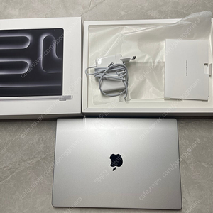 맥북 프로 16인치 m3 pro / 512기가 / 18램 실버
