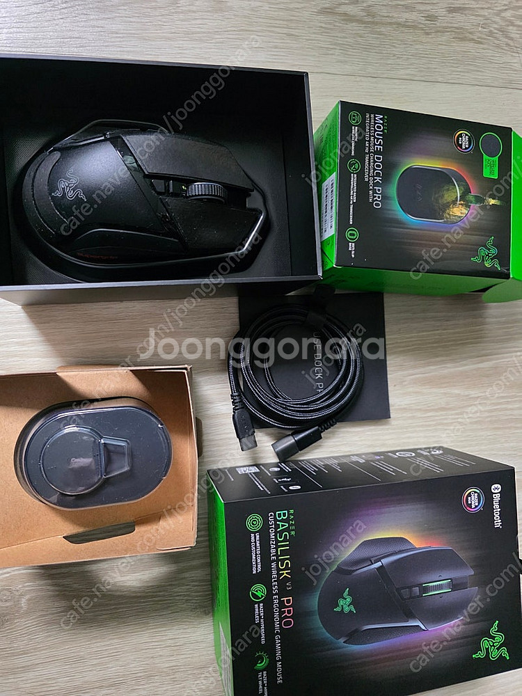 RAZER Basilisk V3 Pro무선충전팩 팝니다--0