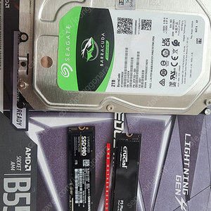 ssd 1테라 2개, hdd 2테라 하드디스크